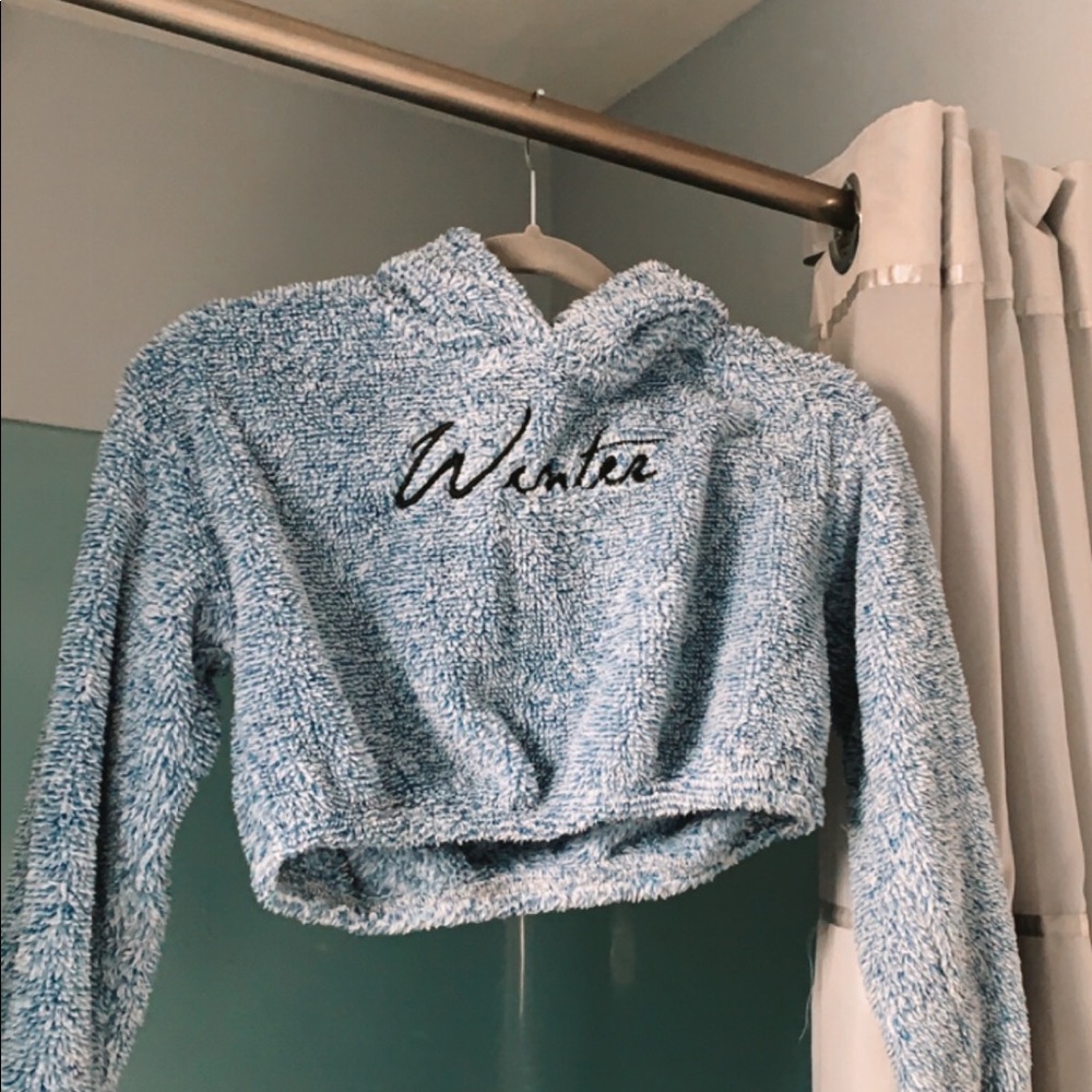 blue fuzzy, warm and comfy cropped sweatshirt/crewneck from shein - size XS